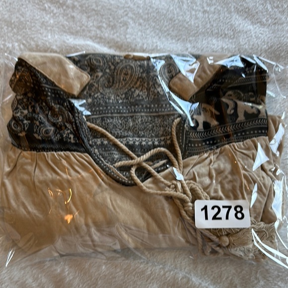 POL Beige and Black Patterned Top - Picture 8 of 8